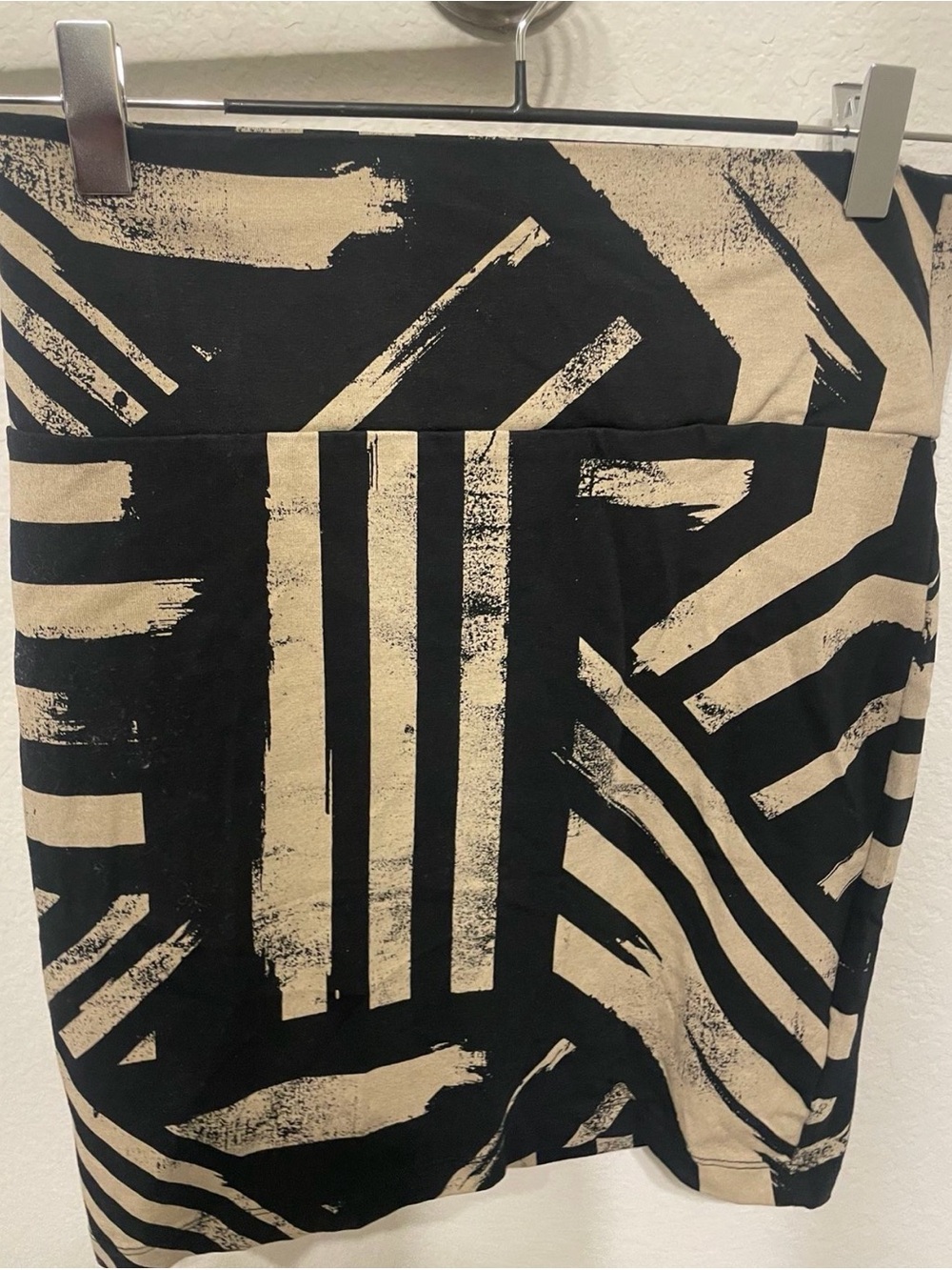 Decree Black and Beige Graphic Pencil Skirt